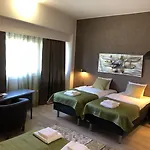 Skyline Airport 4* וואנטאה