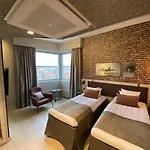 Skyline Airport 4*