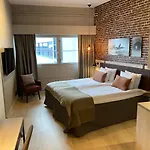 Skyline Airport 4* וואנטאה