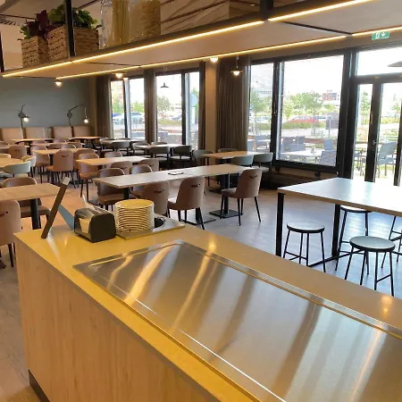 Hotel Skyline Airport 4*