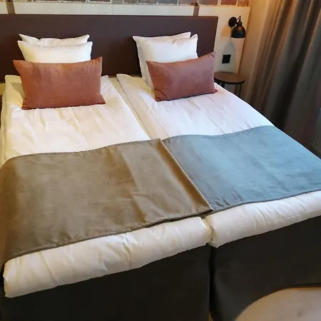 Skyline Airport Hotel