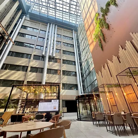 Skyline Airport Hotel 4*