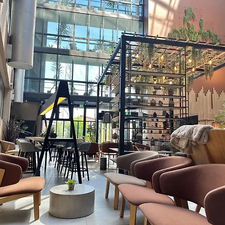Hotel Skyline Airport 4*