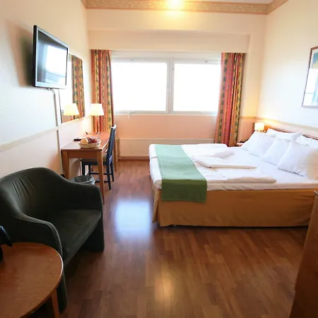 Hotel Skyline Airport 4*