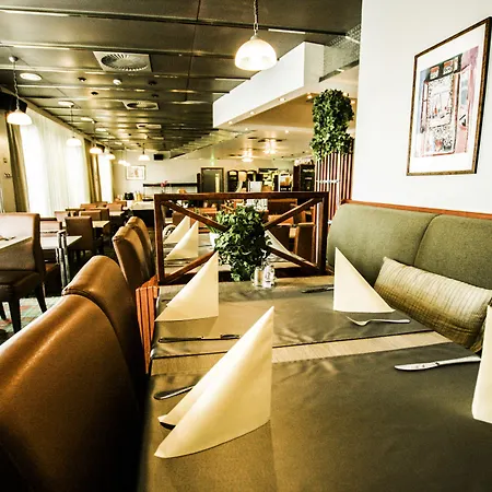 Hotel Skyline Airport 4*
