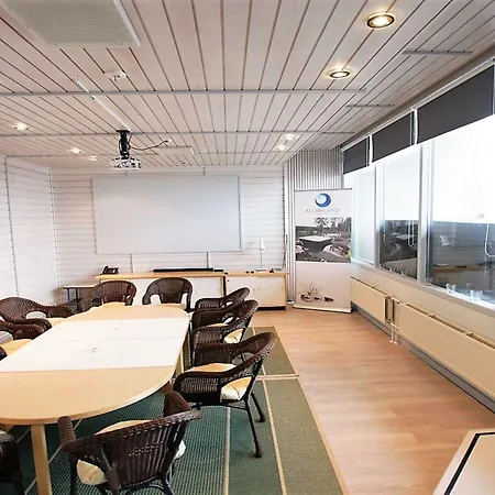 Hotel Skyline Airport 4*