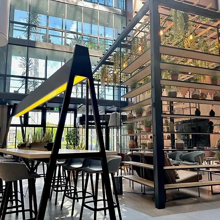 Skyline Airport Hotel