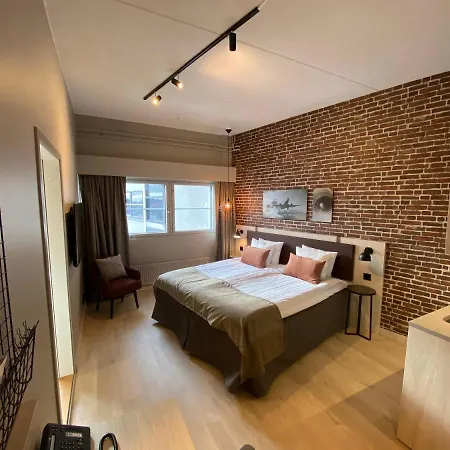 Skyline Airport Hotel 4*