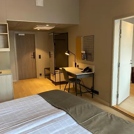 Skyline Airport 4* וואנטאה