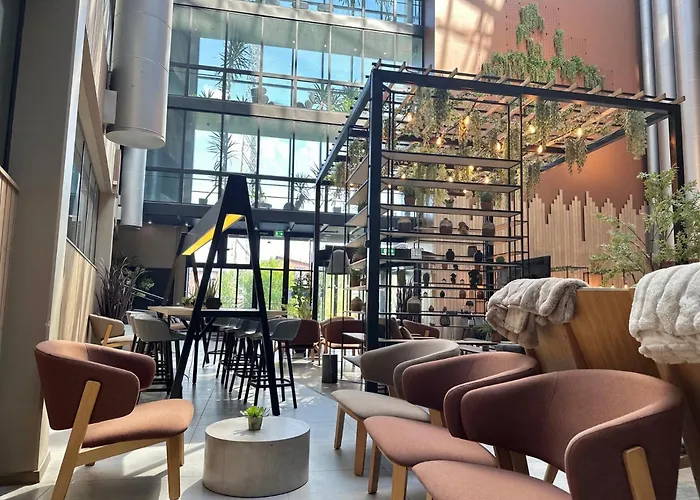 Hotel Skyline Airport 4*