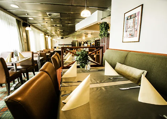 Hotel Skyline Airport 4*