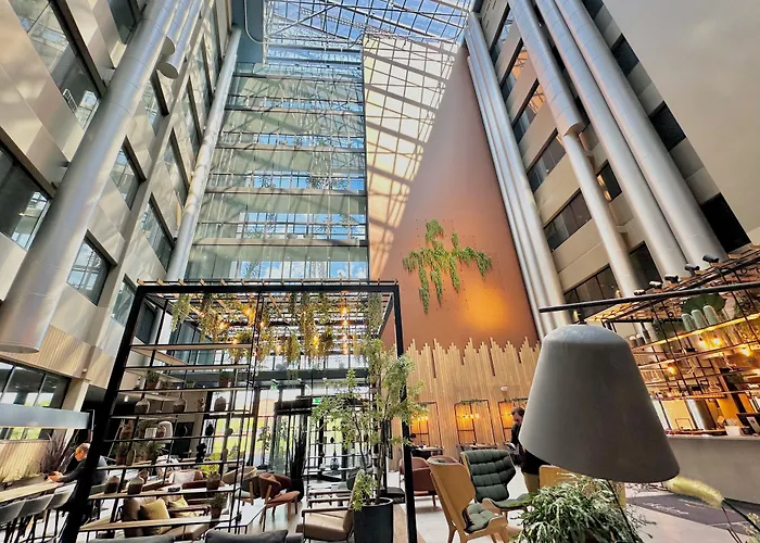 Skyline Airport Hotel 4*